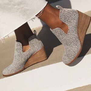 Tom’s Women’s Kallie Wedges in Cheetah or Natural Dot Print Size 9.5 Boho